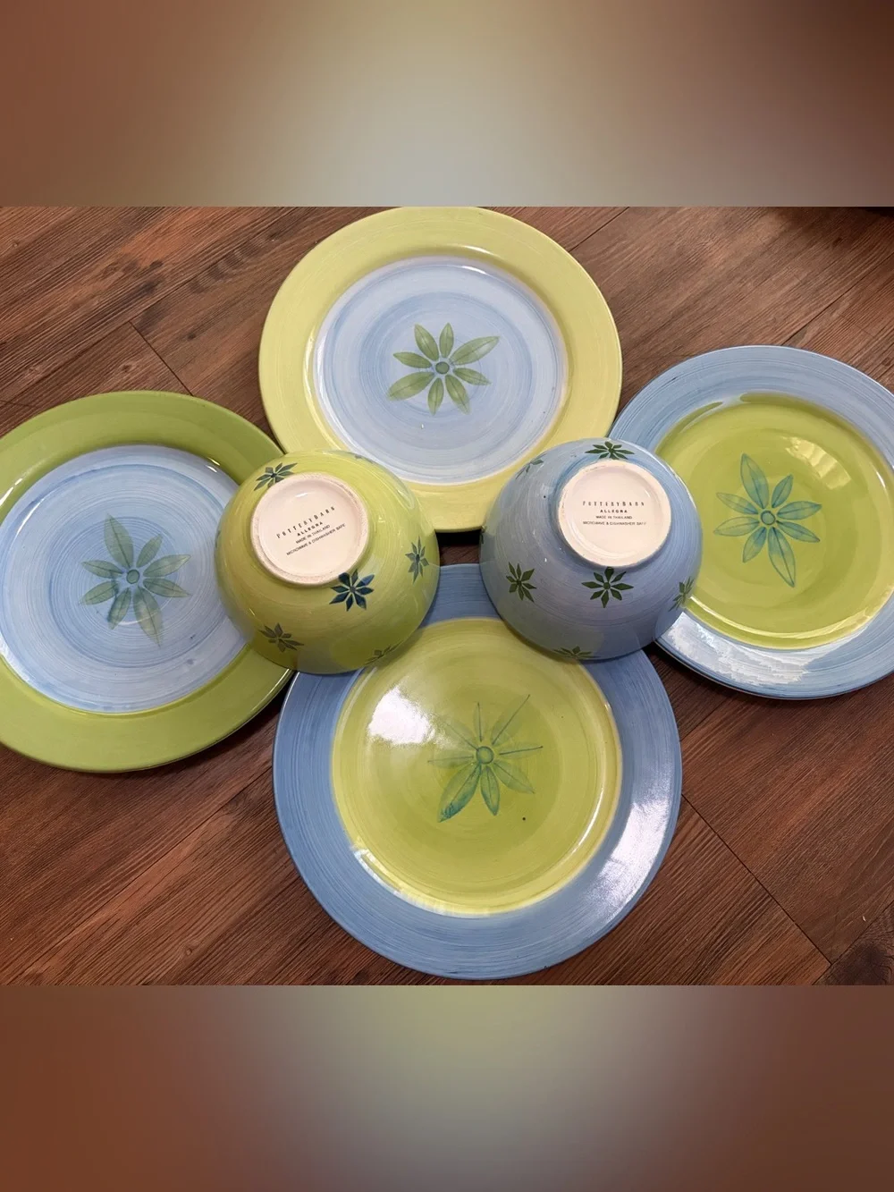 POTTERY BARN ALLEGRA 4 dinner plates and 2 bowls!EXCELLENT